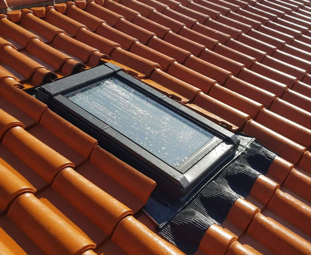 Janela de Sótão em PVC  Abertura Basculante | BGOV  Dobradiça Central - Image 6